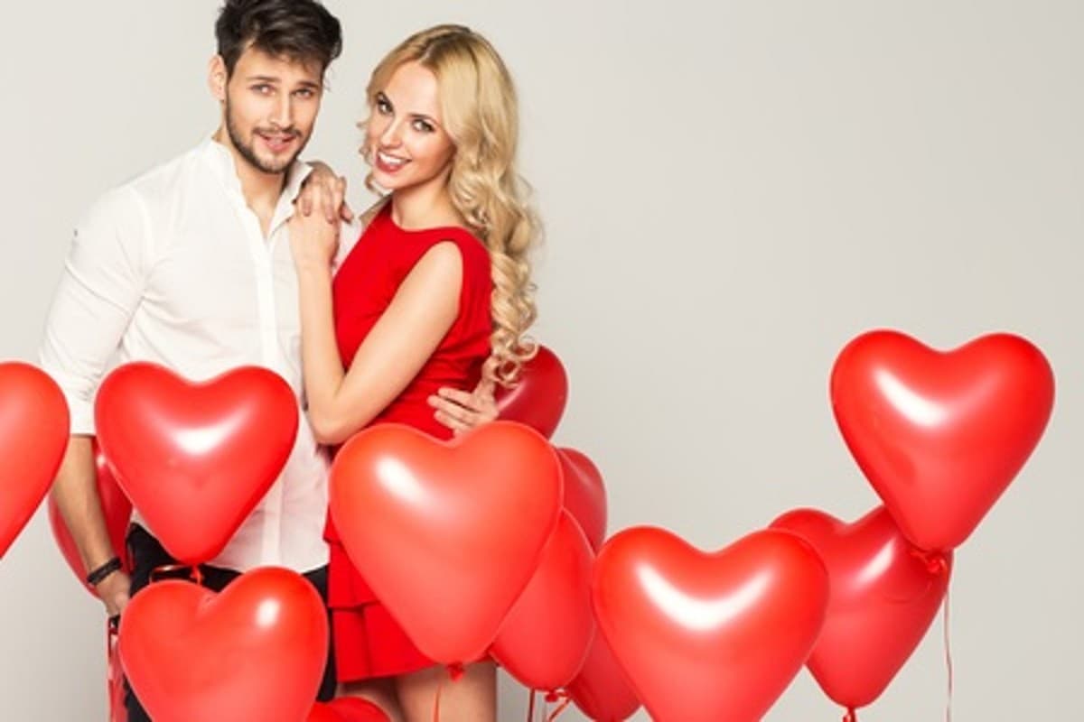 Valentine’s Day Gifts: जानिए वैलेंटाइन डे पर क्या गिफ्ट देना चाहिए?