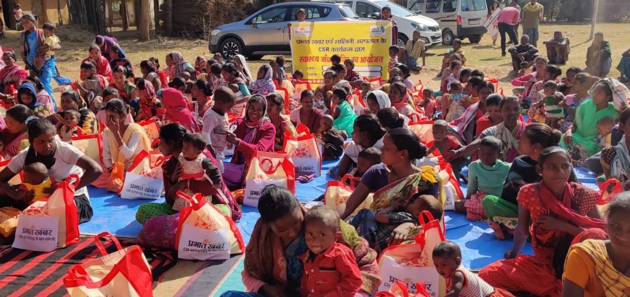 प्रभात खबर ने तोरपा एवं कर्रा में 150 गर्भवती महिलाओं को पोषण सामग्री दी