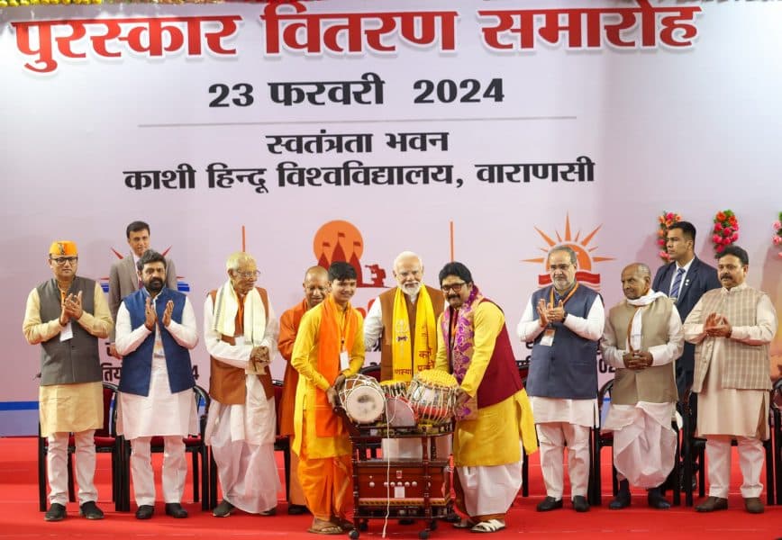 PM Modi Varanasi Visit: वाराणसी में बोले पीएम मोदी, भारत एक विचार है, संस्कृत उसकी प्रमुख अभिव्यक्ति