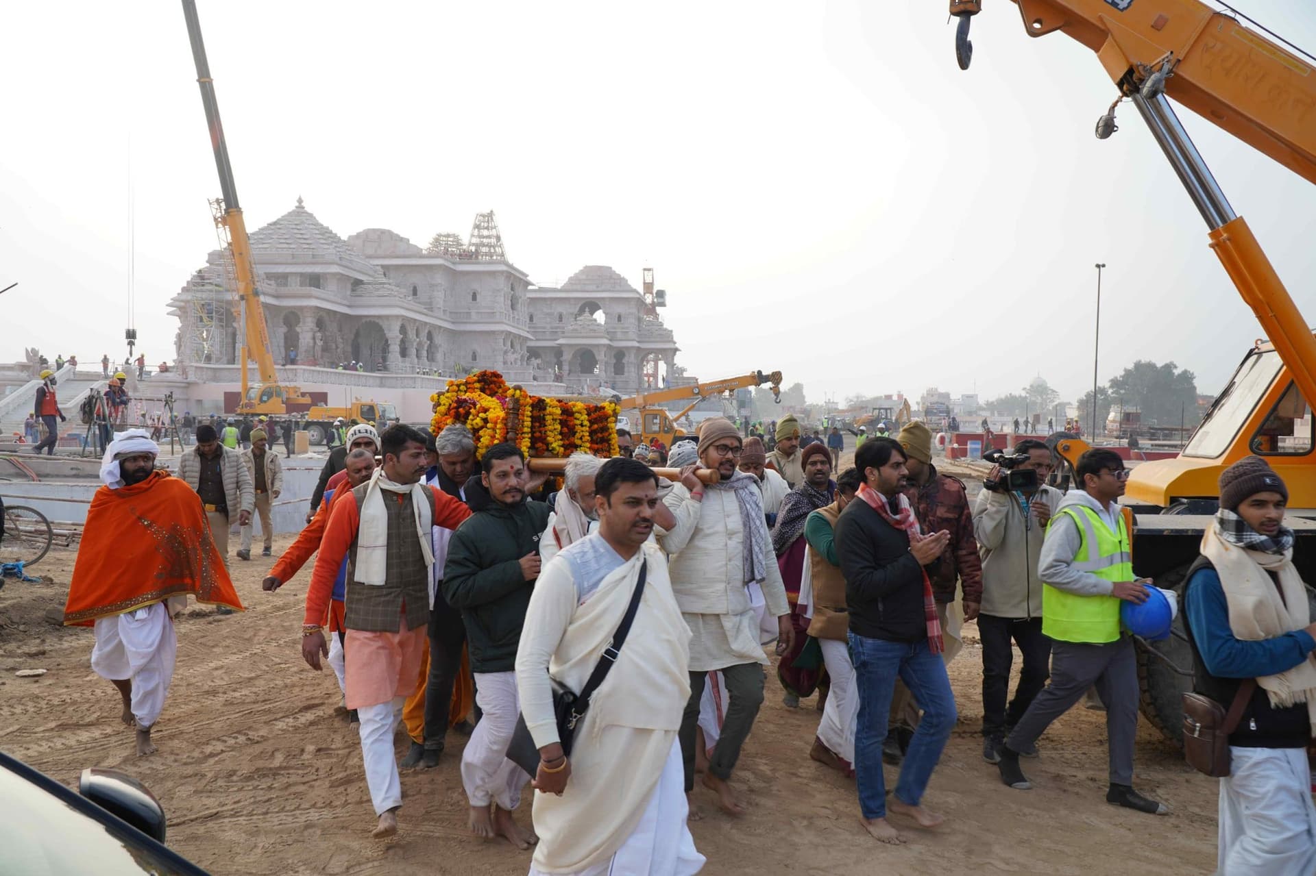 Ayodhya: श्री राम मूर्ति का मंदिर परिसर भ्रमण कराया गया, 18 जनवरी को गर्भ गृह में होगी स्थापना