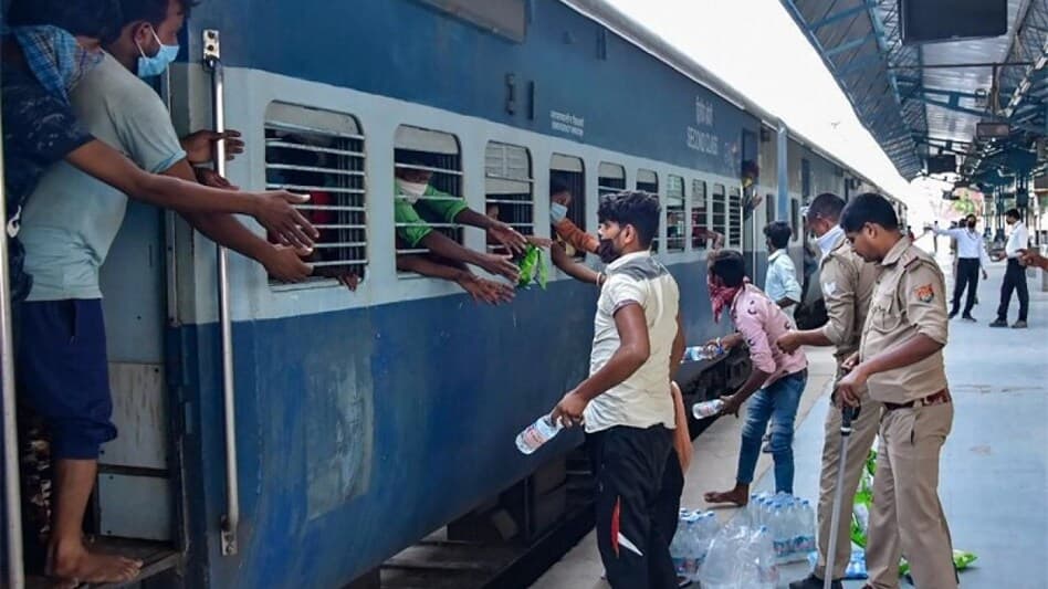 West Bengal : हावड़ा शाखा में 3 जनवरी तक कई ट्रेनें कैंसिल, कई के मार्गों में बदलाव, चलेगा इंटरलॉकिंग कार्य