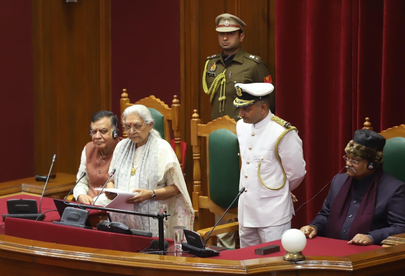 UP Budget 2024: यूपी का बजट सत्र शनिवार 11 बजे तक के लिए स्थगित, राज्यपाल के अभिभाषण के दौरान हुई नारेबाजी