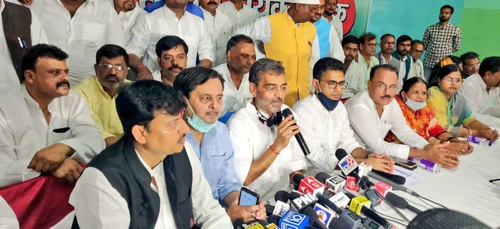 Bihar Politics: 8 साल बाद फिर से सीएम नीतीश के छोटे भाई बने उपेंद्र कुशवाहा, RLSP का JDU में विलय का ऐलान
