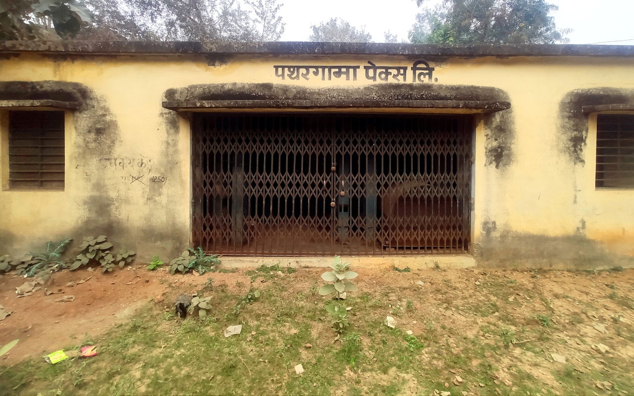 गोड्डा : 13 वर्षों से पथरगामा पैक्स में धूल फांक रहा नया मिनी राइस मिल