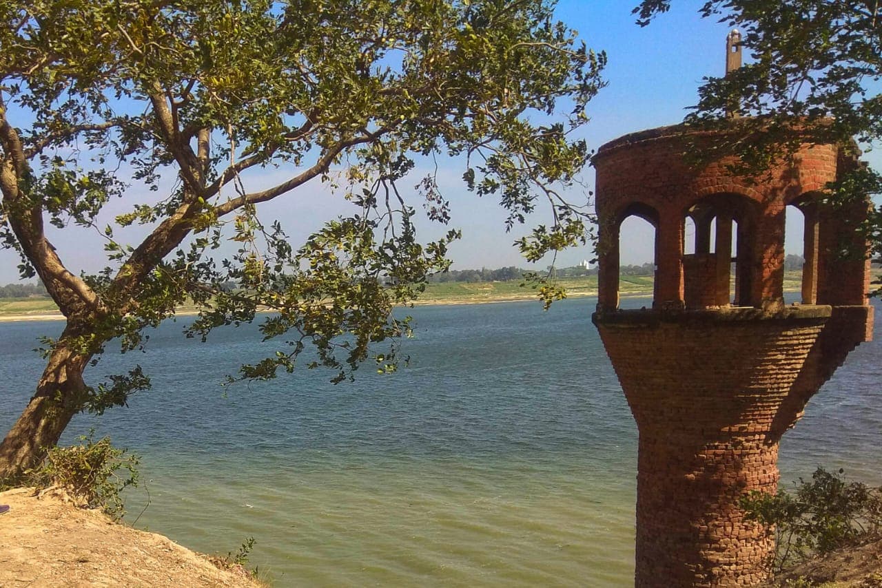 चेतावनी बिंदू से मात्र 31 सेंटीमीटर नीचे बह रही गंगा