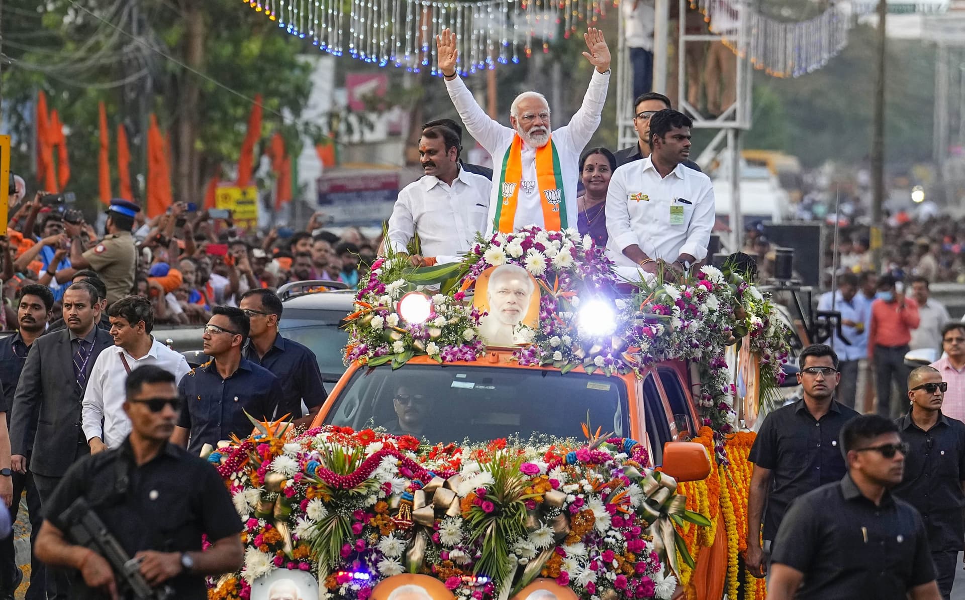 Lok Sabha Election 2024: कोयंबटूर में पीएम मोदी का रोड शो, उमड़ा जन सैलाब, मोदी-मोदी के लगे नारे.. देखें Video