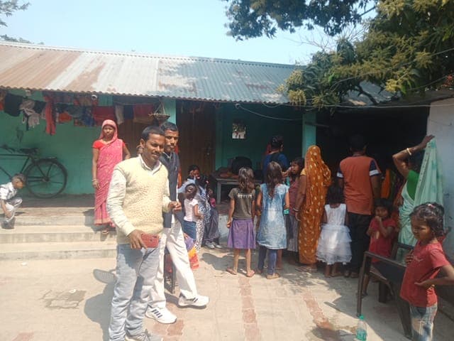 अररिया: पति के साथ पटना गयीं मुखिया के घर में घुसे डकैत, सास-ससुर को बंधक बनाकर की लूटपाट