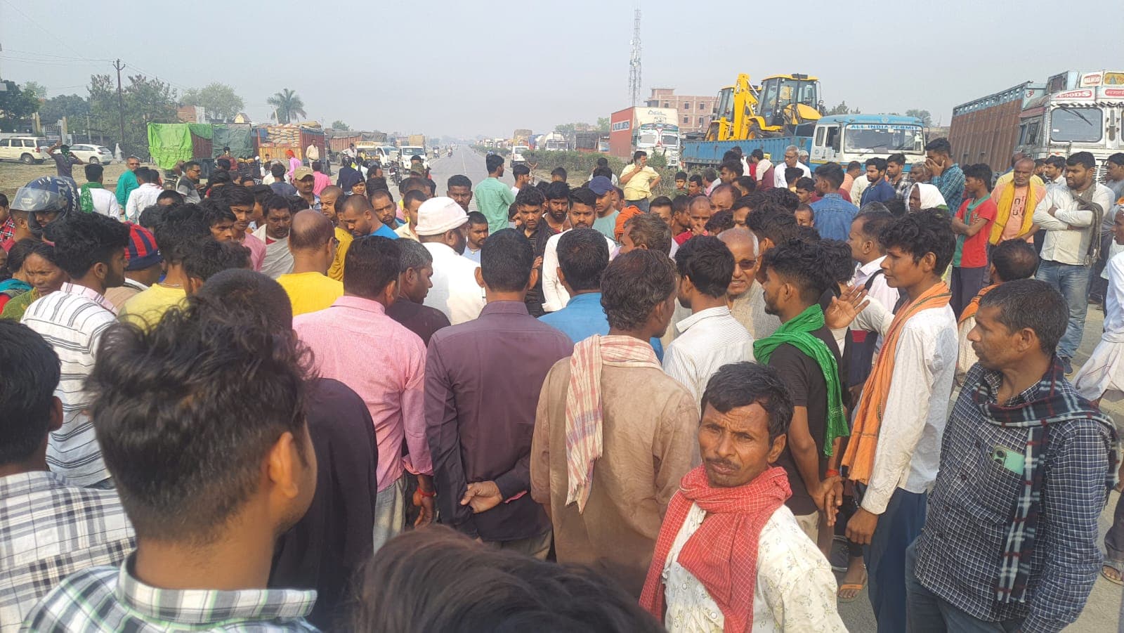 बिहार: औरंगाबाद में तेज रफ्तार पिकअप ने महिला को रौंदा, मौके पर मौत, विरोध में लोगों ने किया सड़क जाम