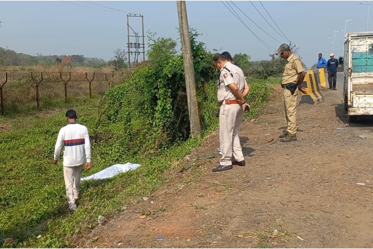 पश्चिम बंगाल : बुदबुद में हाइवे के किनारे युवती का प्लास्टिक में लिपटा शव मिलने से इलाके में सनसनी, जांच में जुटी पुलिस