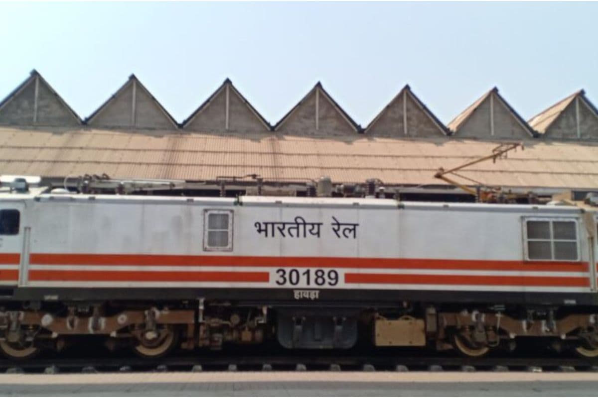 West Bengal : पूर्व रेलवे ने वातानुकूलित लोकोमोटिव कैब के साथ रनिंग स्टाफ के लिए बढ़ाया आराम
