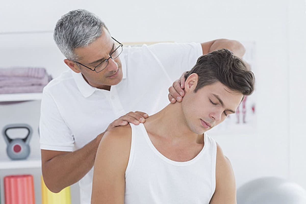Home Remedies For Neck Pain Relief: लंबे समय से गर्दन में दर्द से हैं परेशान तो अपनाएं ये घरेलू उपाय