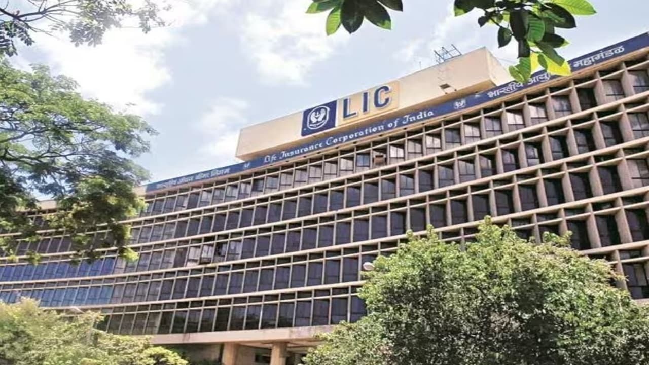 LIC इमरजेंसी में पैसे का करेगी इंतजाम, मिलेगा सस्ता लोन और EMI की टेंशन भी नहीं