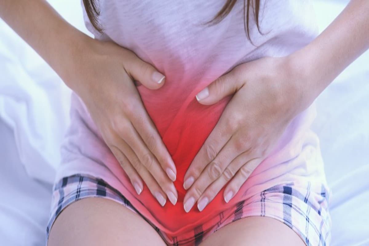 Vaginal Bleeding: पीरियड्स के अलावा वजाइना से हो ब्लीडिंग तो हो जाएं सावधान