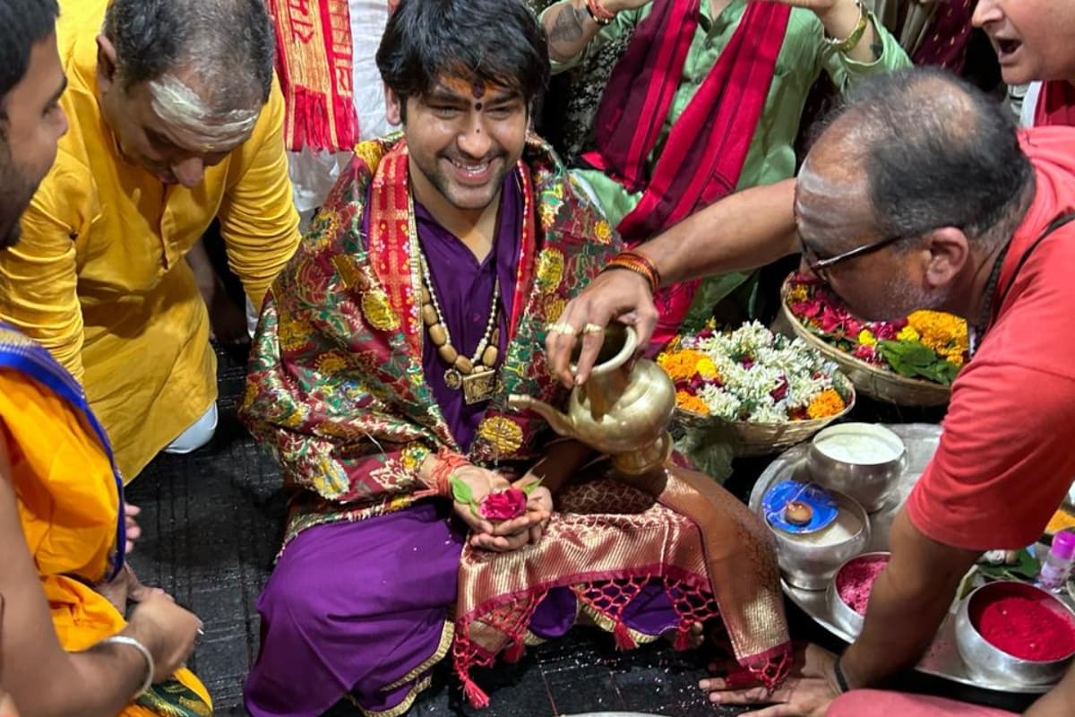 देवघर पहुंचे बागेश्वर धाम सरकार धीरेंद्र कृष्ण शास्त्री