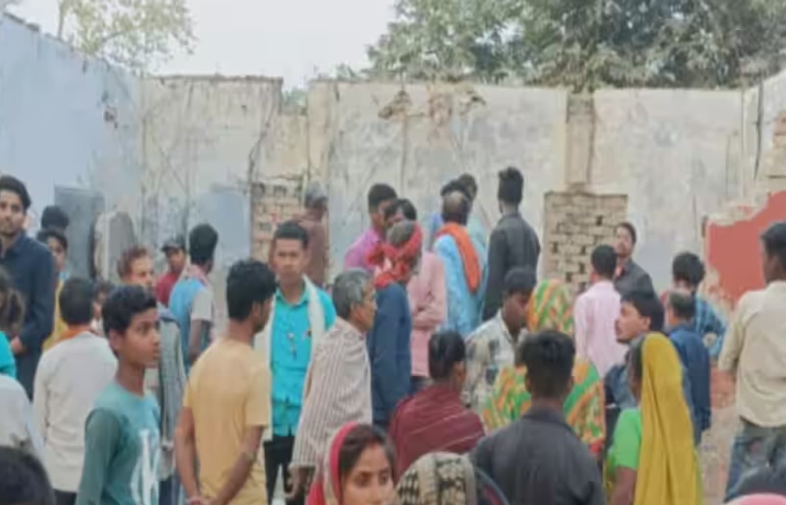 कटिहार में स्कूल का छत गिरने से दो लोगों की दर्दनाक मौत, एक गंभीर