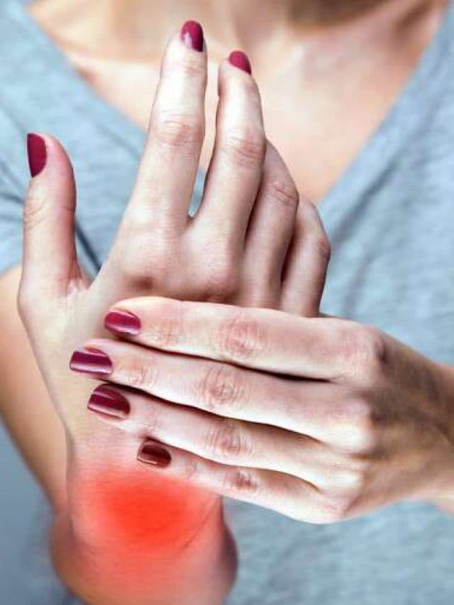 कैल्शियम की कमी से शरीर में दिखते हैं ये संकेत