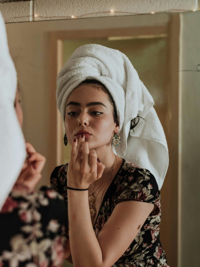 Skin Care Tips: हमेशा दिखना चाहते हैं जवान? 30 की उम्र के बाद खाना शुरू करें ये फल