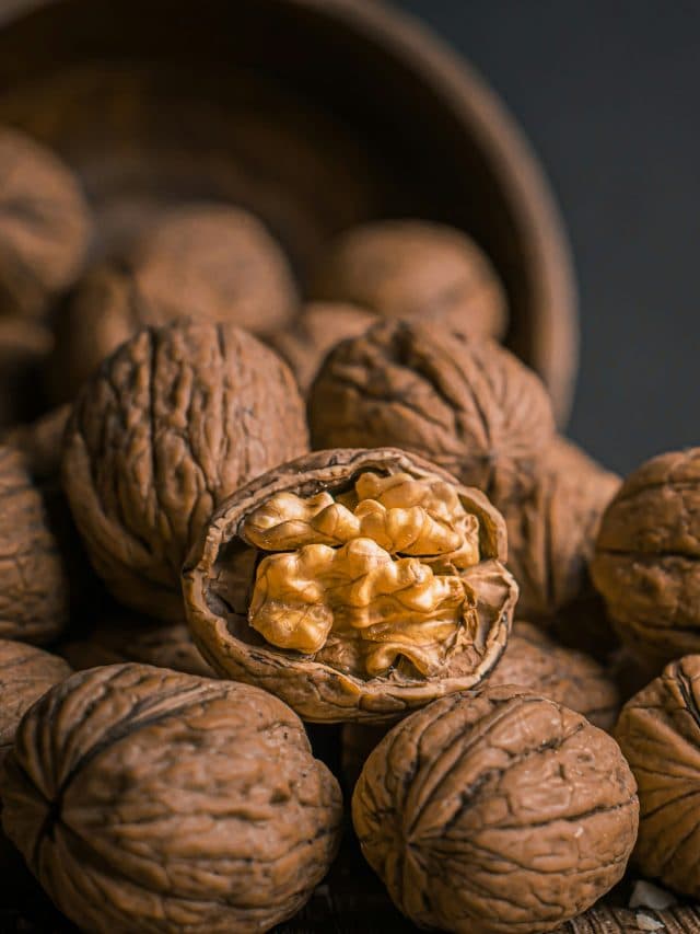 Healthy Diet : अखरोट को पानी में भिगोकर खाने से मिलते हैं कई चमत्कारी फायदे