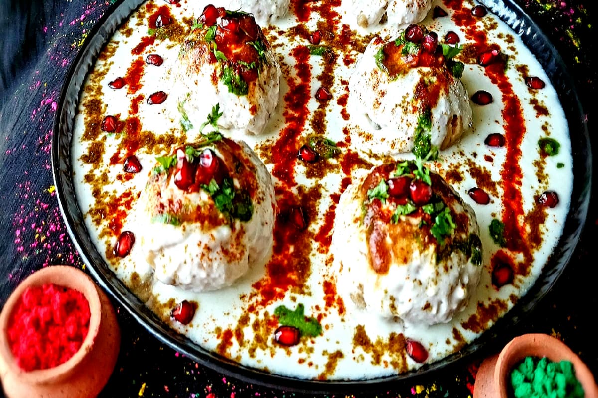 Holi Food Recipe : होली में चाहते है कुछ चट-पटा खाना, ट्राई करें दही के बड़े