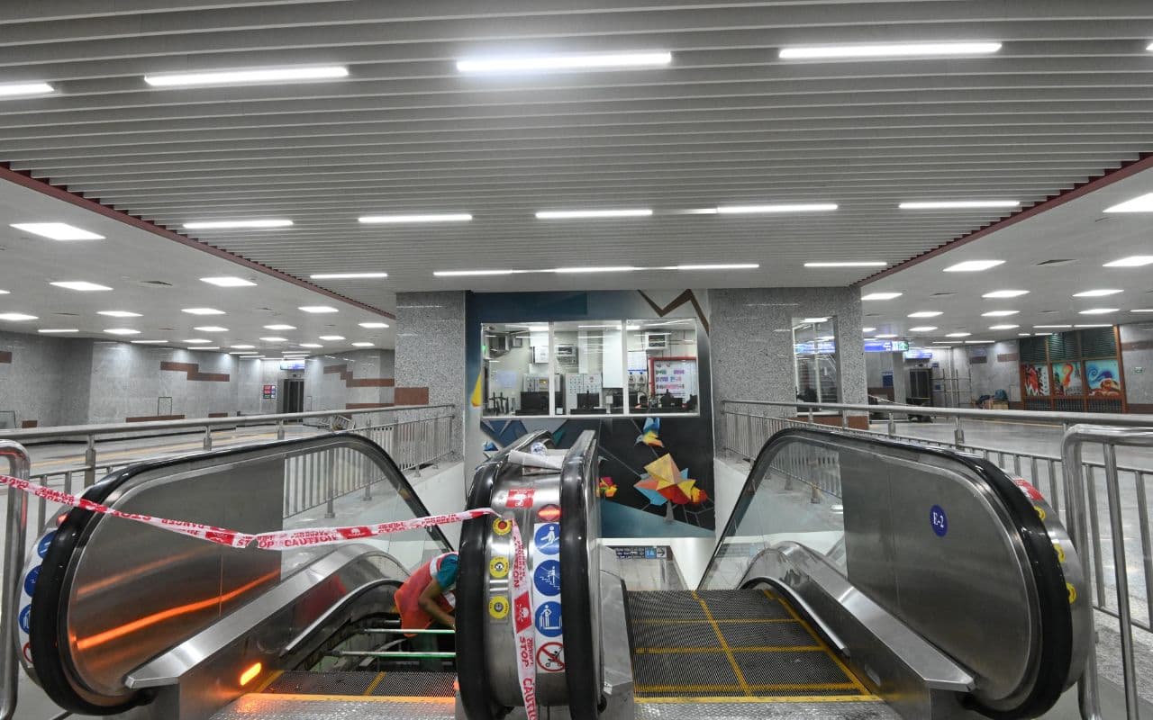 Kolkata Metro Rail : नेताजी भवन मेट्रो स्टेशन पर आत्महत्या का प्रयास, व्यस्त समय में ट्रेनों का परिचालन बंद, यात्री परेशान