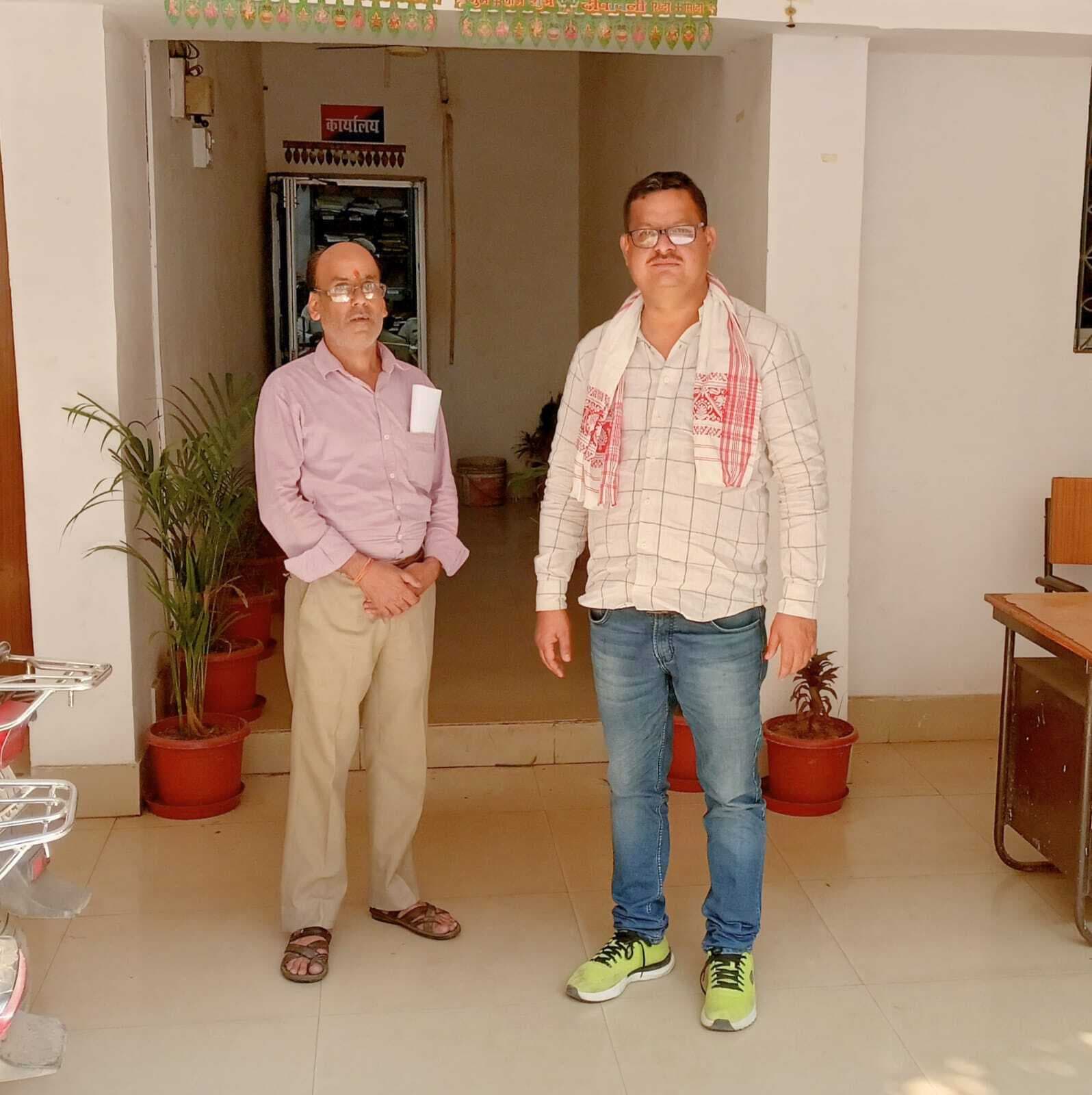 मानगो : कर्मचारी दुकानदार का स्कूटी और पांच हजार रुपये लेकर हुआ फरार मानगो : कर्मचारी दुकानदार का स्कूटी और पांच हजार रुपये लेकर हुआ फरार