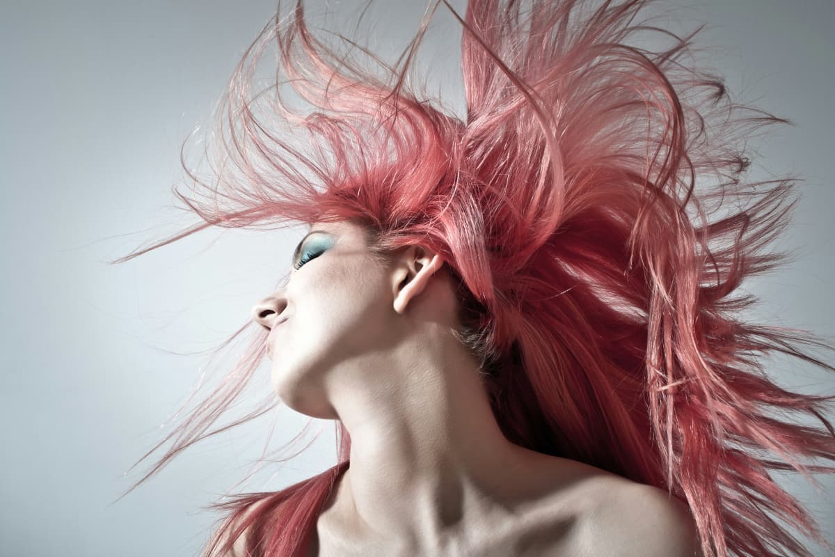 Hair Care Tips: बालों में चाहिए शाइन? कलर करने से पहले इन बातों का रखें ध्यान