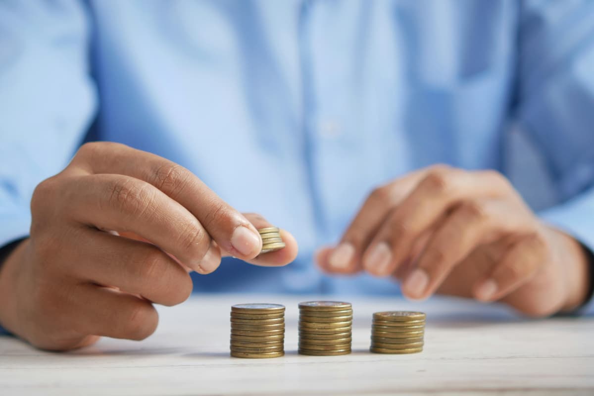Loan : आदमी के चले जाने के बाद कौन भरता है उनका लोन, क्या घर वालों को देना पड़ता है बचा पैसा?