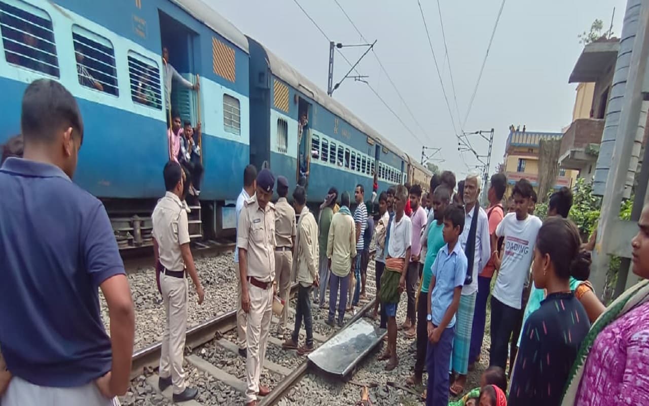 बिहार: भागलपुर में कोचिंग से लौट रही छात्रा की ट्रेन से कटकर मौत, दो दिन बाद आना था मैट्रिक का रिजल्ट