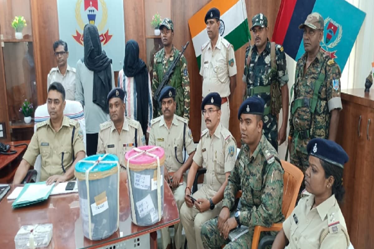 चतरा पुलिस की बड़ी कार्रवाई, ढाई करोड़ की अफीम के साथ दो तस्कर गिरफ्तार
