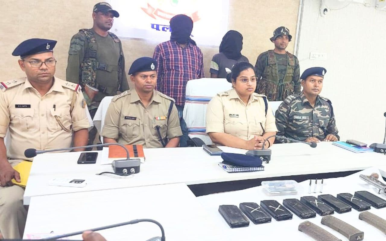 Palamu News: देसी कार्बाइन के साथ पलामू पुलिस ने टीएसपीसी के दो उग्रवादियों को किया गिरफ्तार