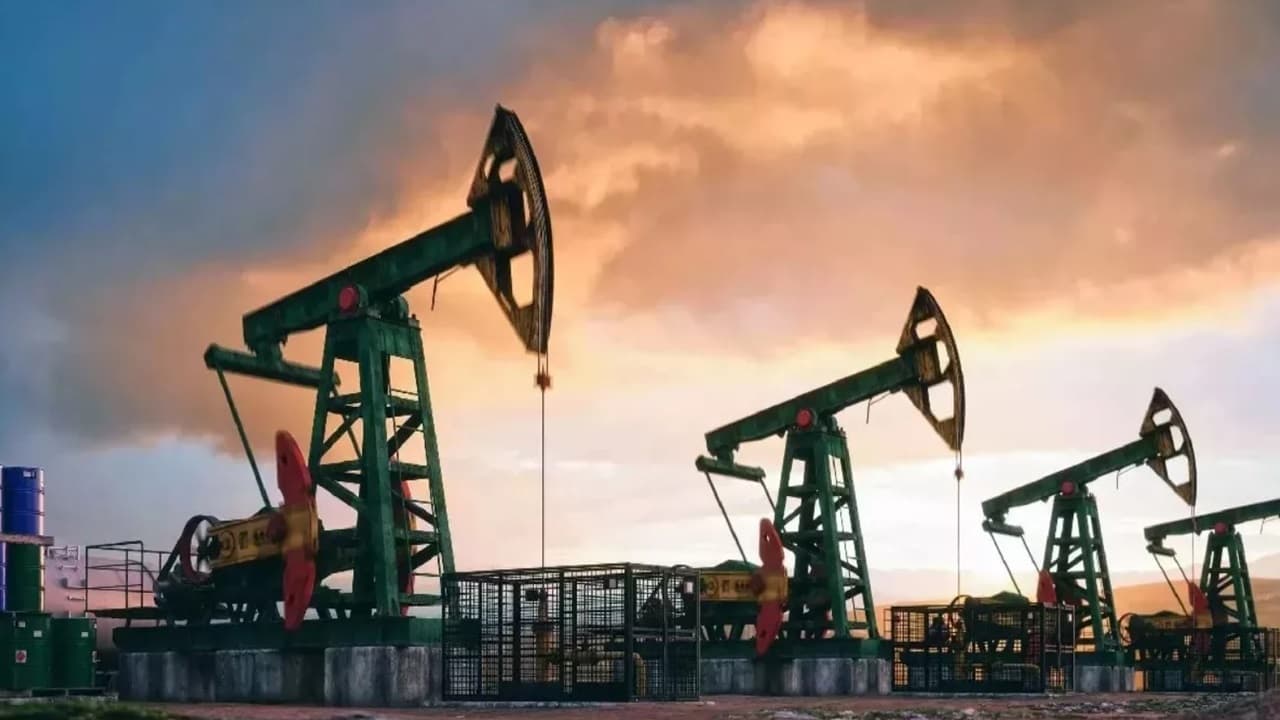 Windfall Tax: अस्थिर कच्चे तेल पर सरकार ने बढ़ाया विंडफॉल टैक्स, महीने में दूसरी बार हुई वृद्धि, जानें डिटेल