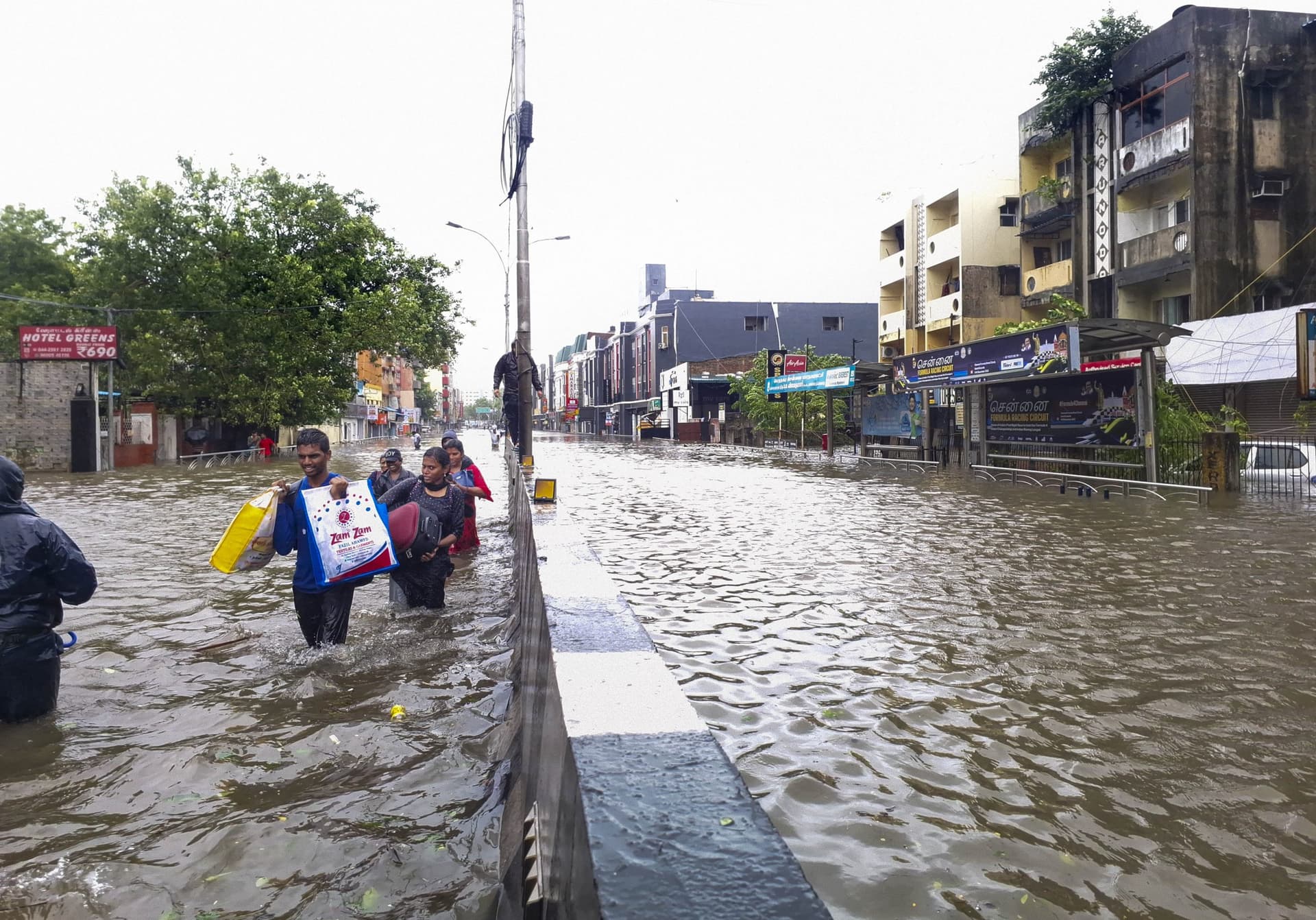 Weather Forecast: कहीं बारिश का कहर तो कहीं गर्मी का अलर्ट, जम्मू-कश्मीर से लेकर केरल तक बदला मौसम, जानिए बिहार-झारखंड का हाल