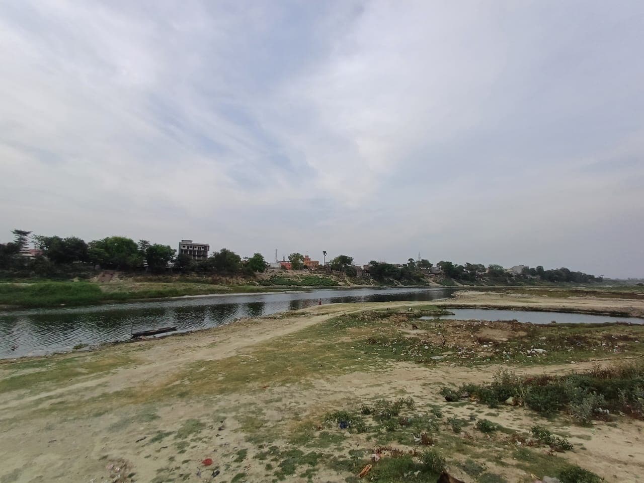 रिकार्ड तोड़ गर्मी के बीच सूखने लगी ताल-तलैया, शहर में 46 तो गांवों में 25 फीट तक नीचे पहुंचा भूजल स्तर