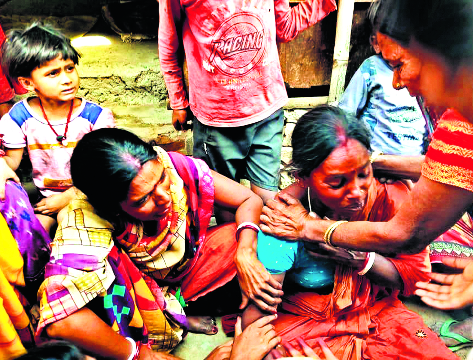 गाजे-बाजे के साथ निकली थी बारात, गांव लौटा कफन में लिपटा छह बारातियों का शव