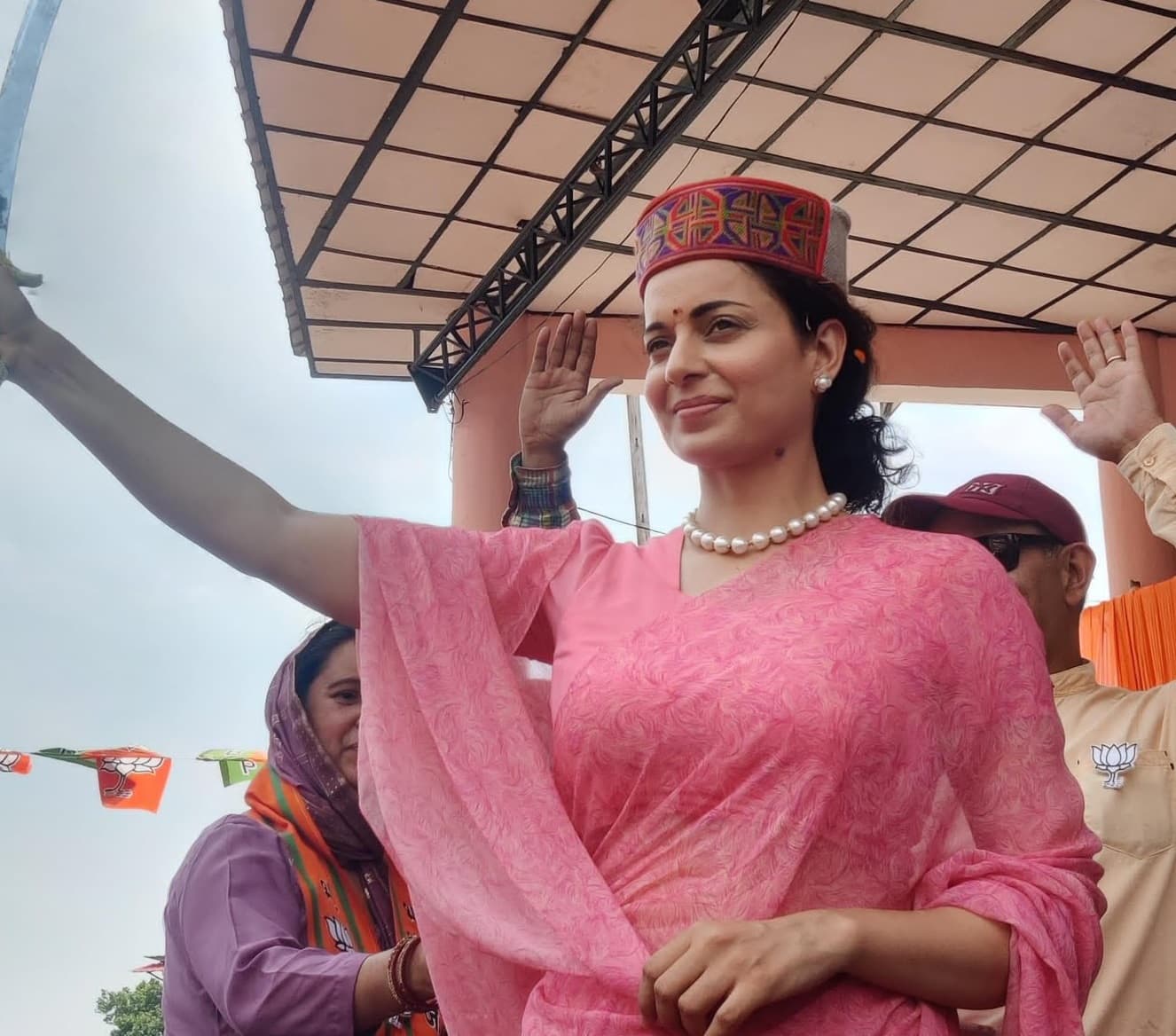 Kangana Ranaut को थप्पड़ मारने वाली महिला CISF कांस्टेबल सस्पेंड, समिति करेगी मामले की जांच