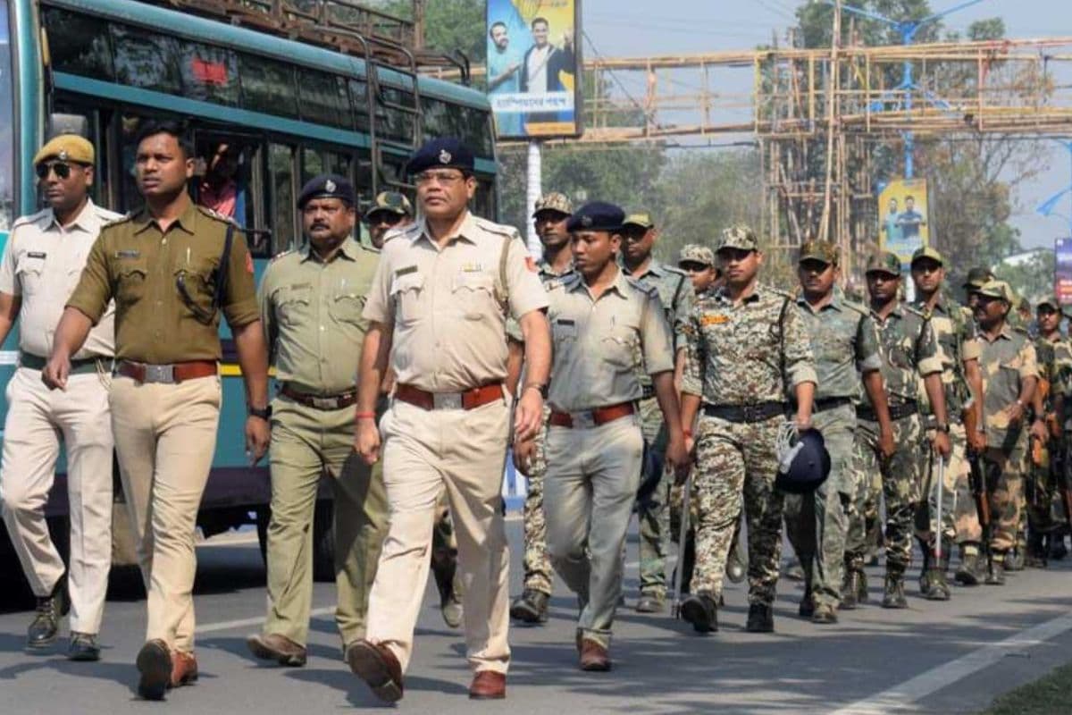 Kolkata Police : दुर्गा पूजा में चप्पे-चप्पे पर रहेगी पुलिस की नजर,कोलकाता में बढ़ायी गयी सुरक्षा