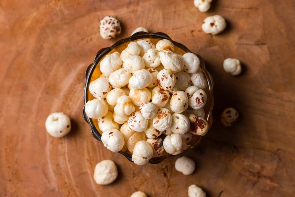 Makhana Benefits : क्यों कहते हैं मखाने को सुपर फूड? जानिए…