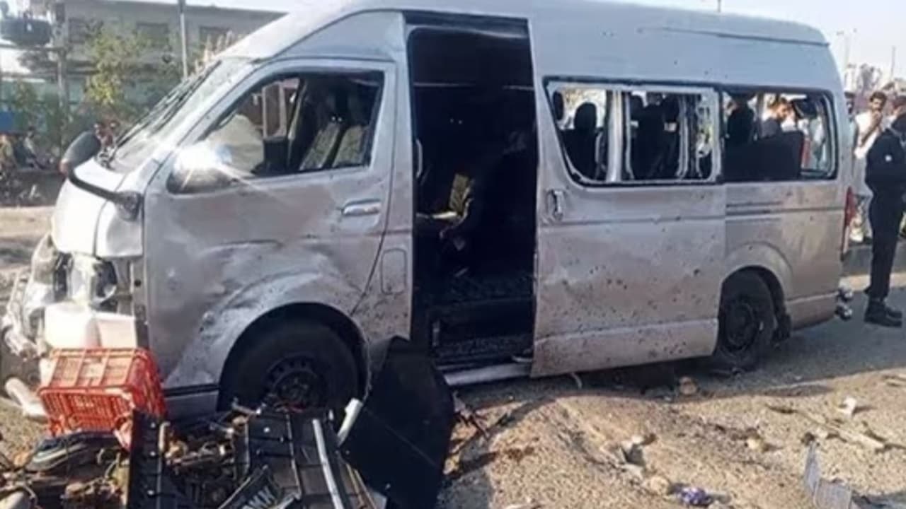 Pakistan Terror Attack: पाकिस्तान में जापानी नागरिकों को लेकर जा रही गाड़ी पर हमला, 2 लोगों की मौत, आतंकी भी ढेर