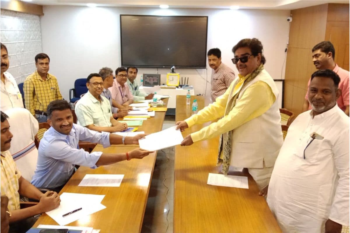 Lok Sabha Election 2024 : शत्रुघ्न सिन्हा ने कहा, प्रधानमंत्री लें ममता बनर्जी से सीख, वह जो कहती हैं वह करती हैं
