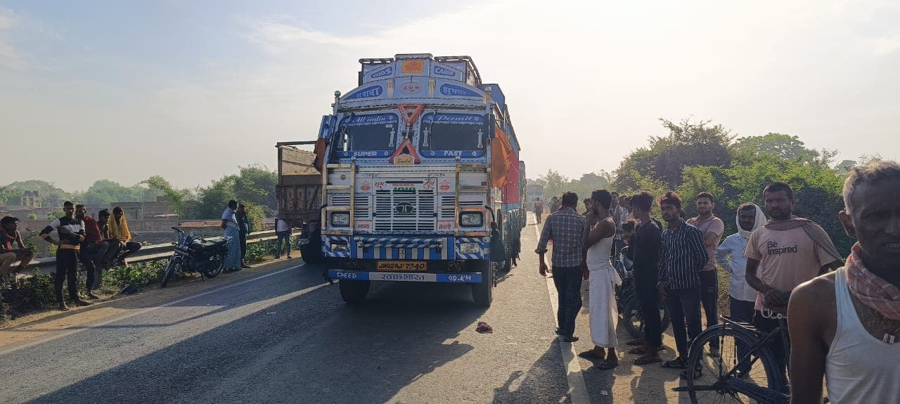 बिहार: लखीसराय में सड़क हादसे में 4 लोगों की मौत, बारात से लौट रहे बाइक सवारों को बेकाबू ट्रक ने रौंदा