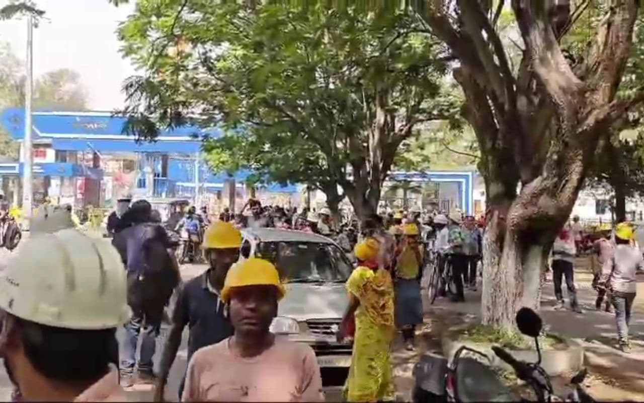 BSL Plant Gas Leak: बोकारो स्टील प्लांट में ‘गैस लीक’ से भगदड़, अफरा-तफरी के बीच 21 लोग अस्पताल में भर्ती, देखें VIDEO