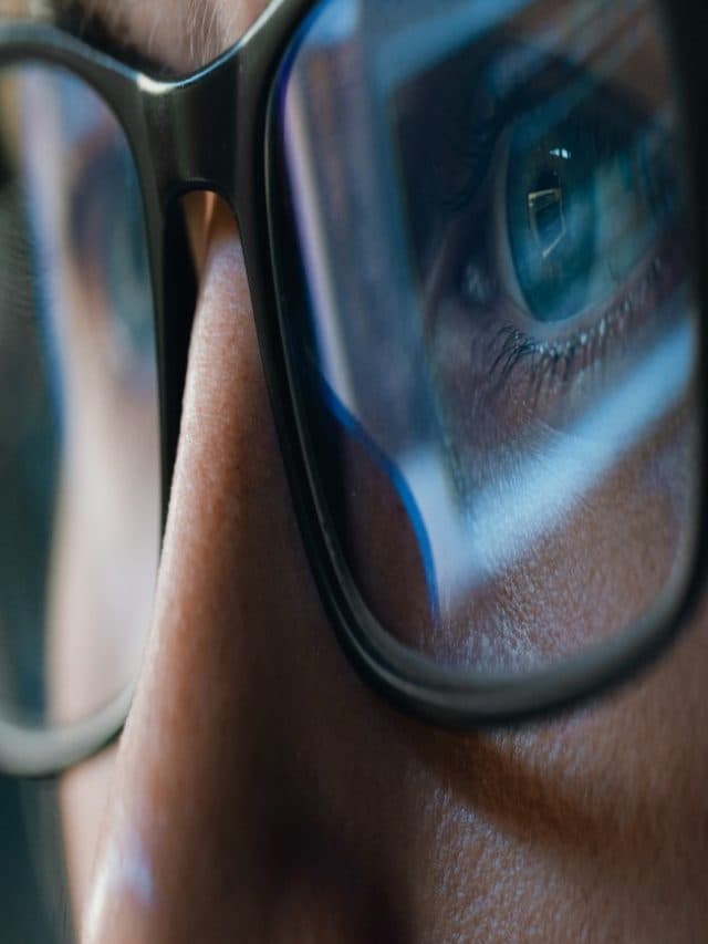Eye Care Tips: इस तरह से हटाएं आंखों से चश्मा, जानिए आसान टिप्स