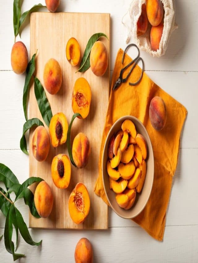 Benefits of Peach: गर्मी में खाएं आड़ू, मिलेंगे ये फायदे