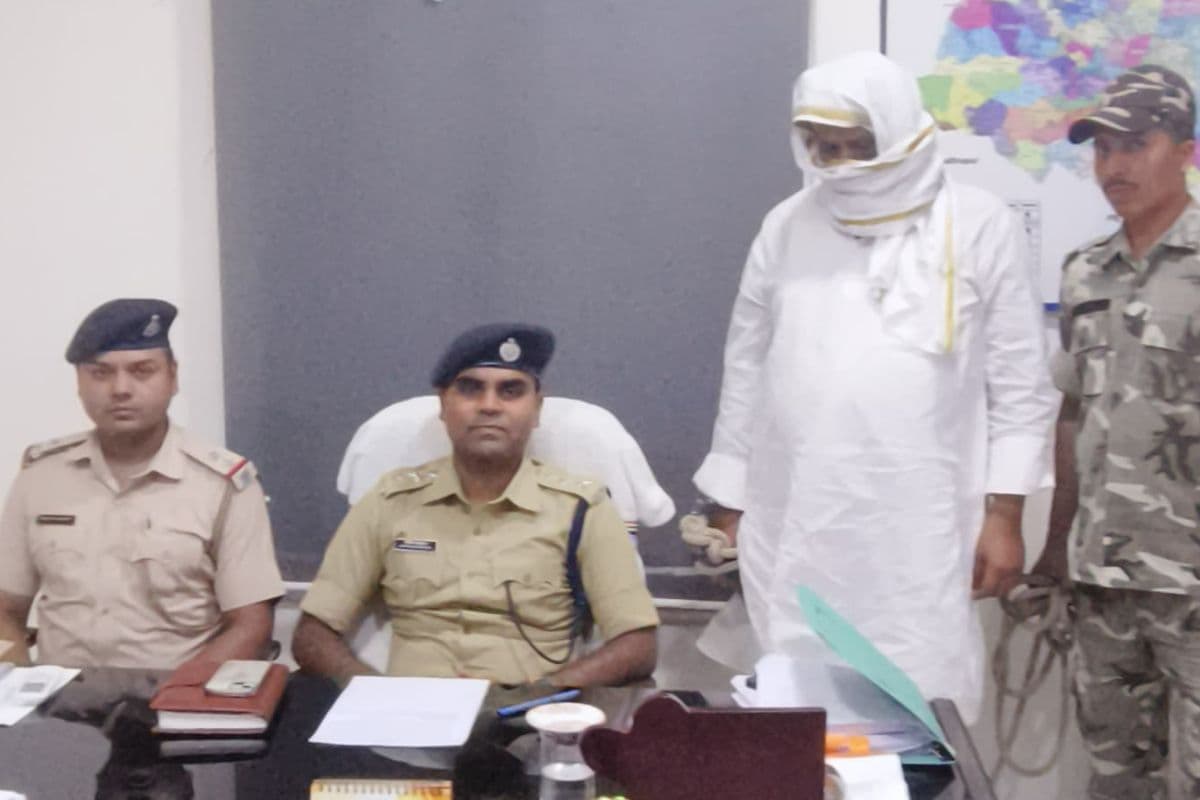 तड़ीपार ढिल्लन सिंह देवघर से अरेस्ट, छापेमारी कर पुलिस ने घर से दबोचा, बिहार के लखीसराय में दर्ज हैं हत्या के दो मामले