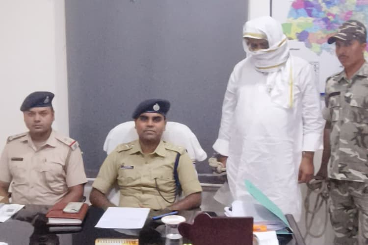 तड़ीपार ढिल्लन सिंह देवघर से अरेस्ट, छापेमारी कर पुलिस ने घर से दबोचा, बिहार के लखीसराय में दर्ज हैं हत्या के दो मामले