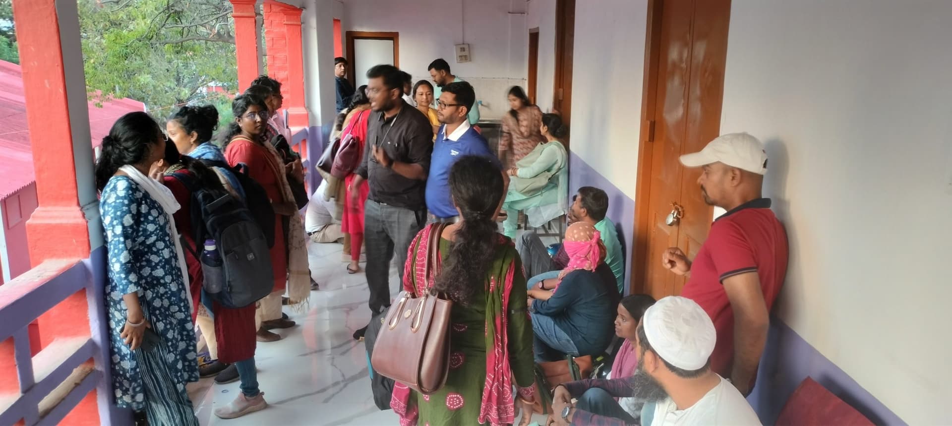 सात घंटे तक एफओ, रजिस्ट्रार, डीएसडब्ल्यू, प्रॉक्टर का अतिथि शिक्षकों ने किया घेराव