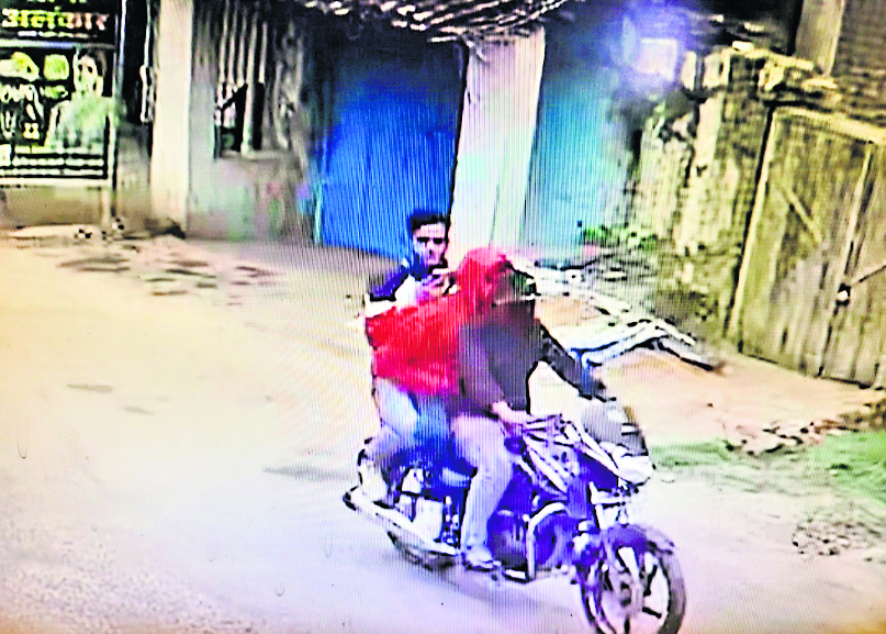 लोहरदगा : सैलून में बैठे व्यवसायी की दिनदहाड़े गोली मार कर हत्या