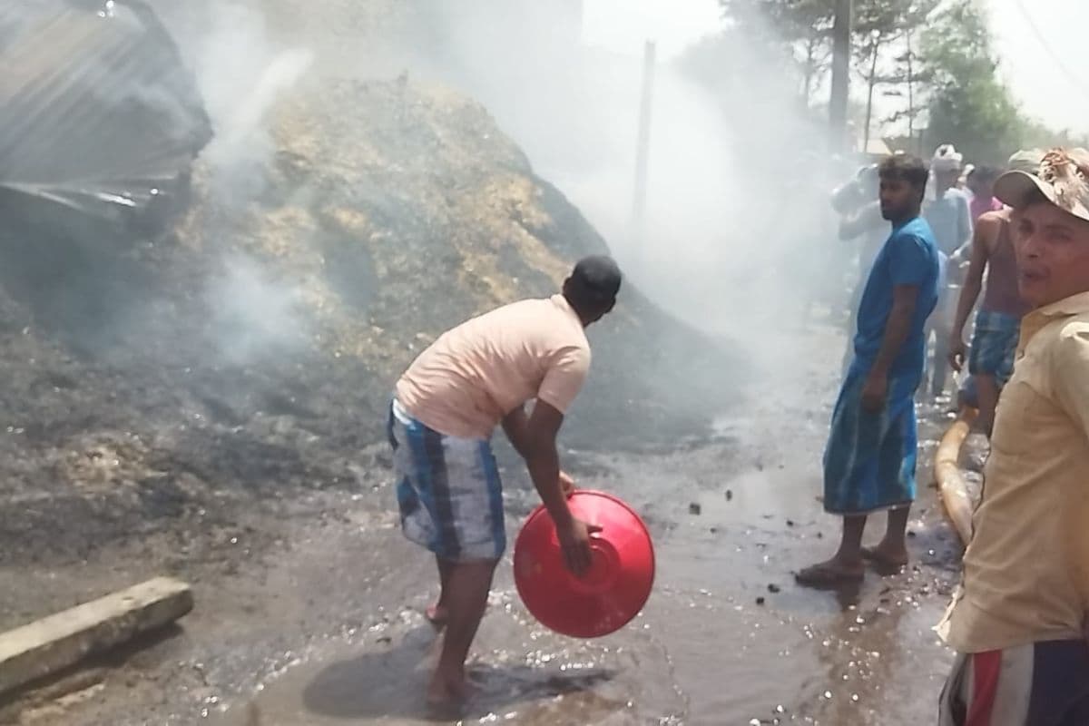 झारखंड के साहिबगंज में 25 घर जलकर राख, दो साल की बच्ची की मौत, एक महिला घायल, करीब 10 लाख का नुकसान