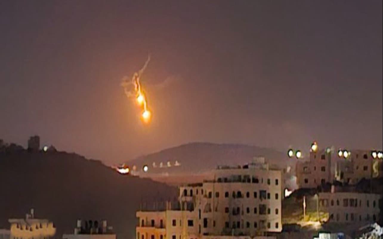 Israel -Iran war : इजरायल ने ईरान के महत्वपूर्ण शहर इस्फहान पर किया जवाबी हमला, जानिए विवाद से जुड़ी 10 बड़ी बातें