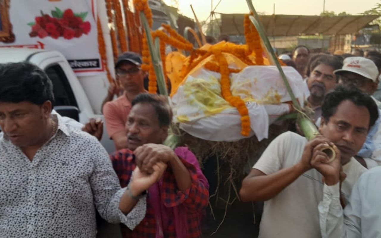 झारखंड के पूर्व मंत्री लालचंद महतो पंचतत्व में विलीन, रांची में हुआ था निधन, बेरमो में हुआ अंतिम संस्कार